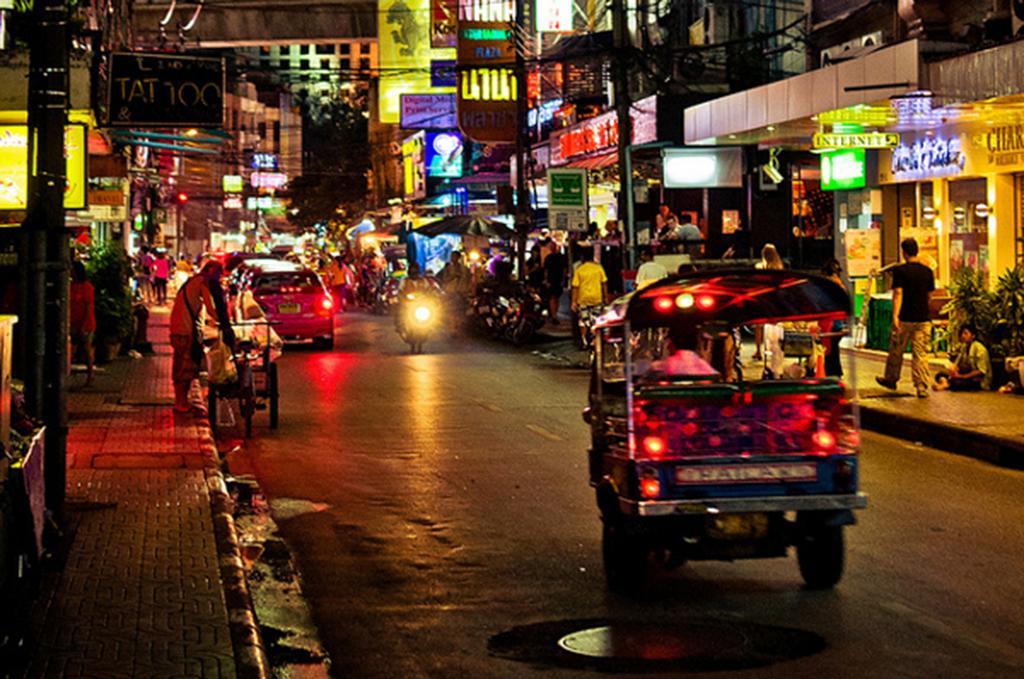 Hostel 8 Sukhumvit Soi 8 Bangkok Esterno foto