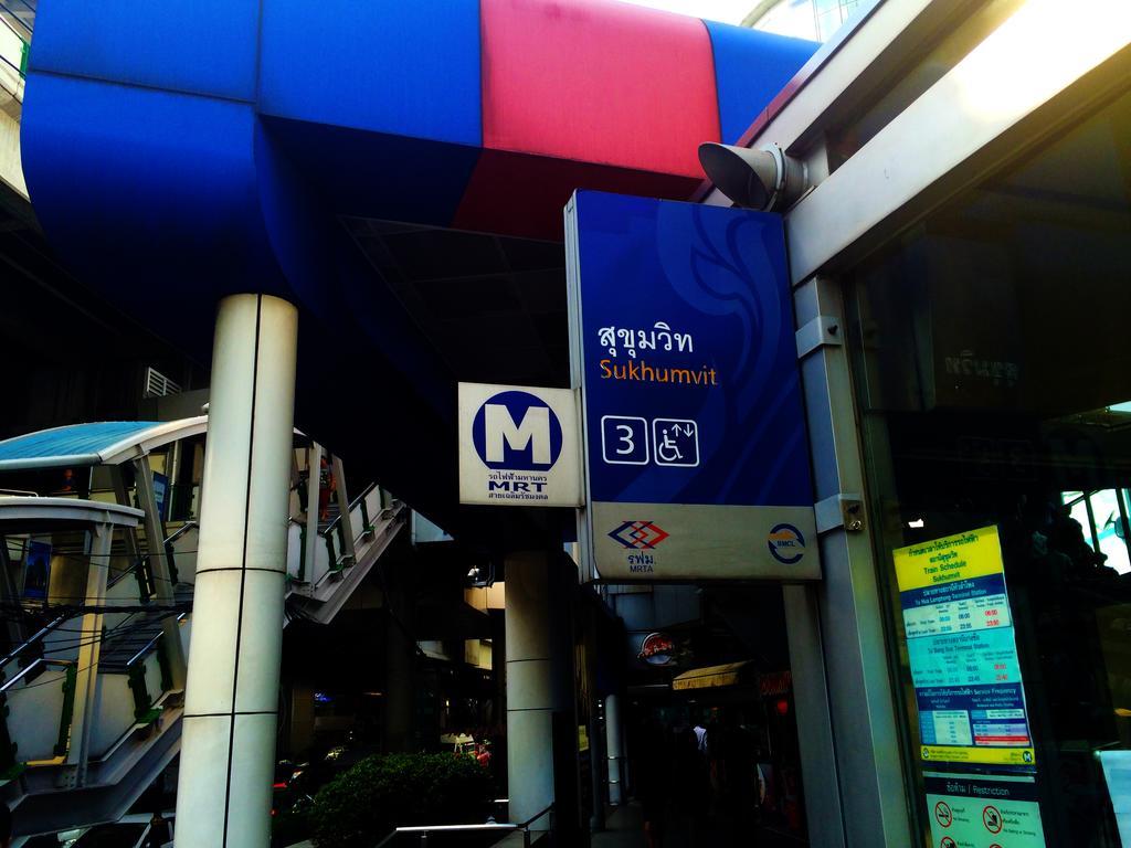 Hostel 8 Sukhumvit Soi 8 Bangkok Esterno foto