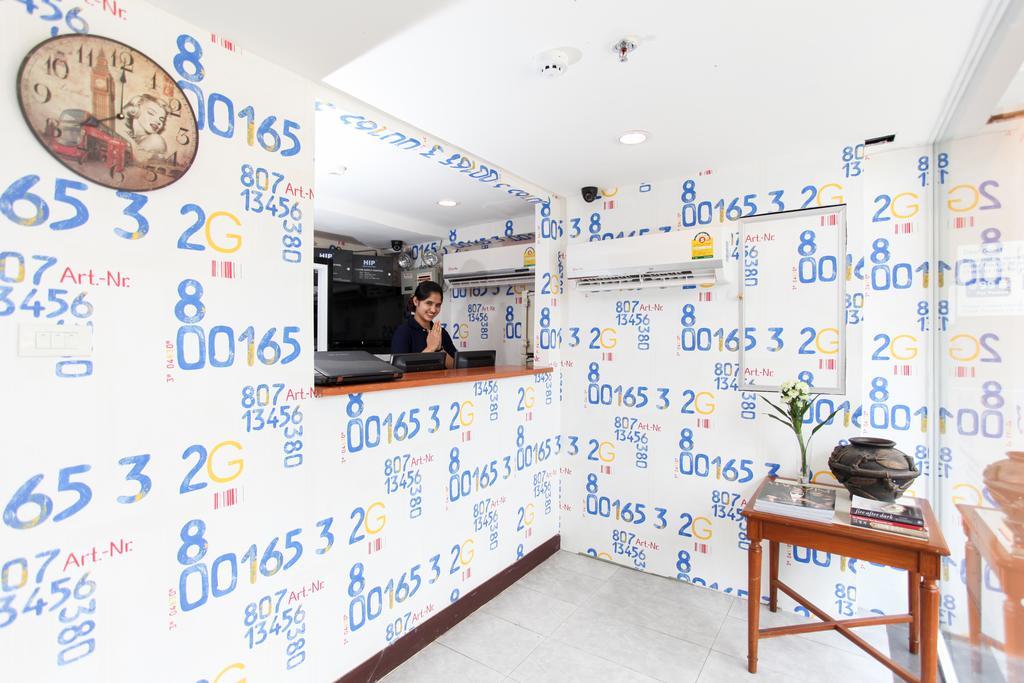 Hostel 8 Sukhumvit Soi 8 Bangkok Esterno foto