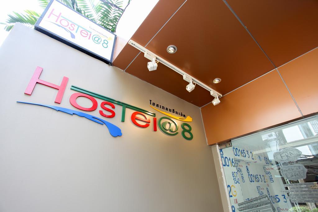 Hostel 8 Sukhumvit Soi 8 Bangkok Esterno foto
