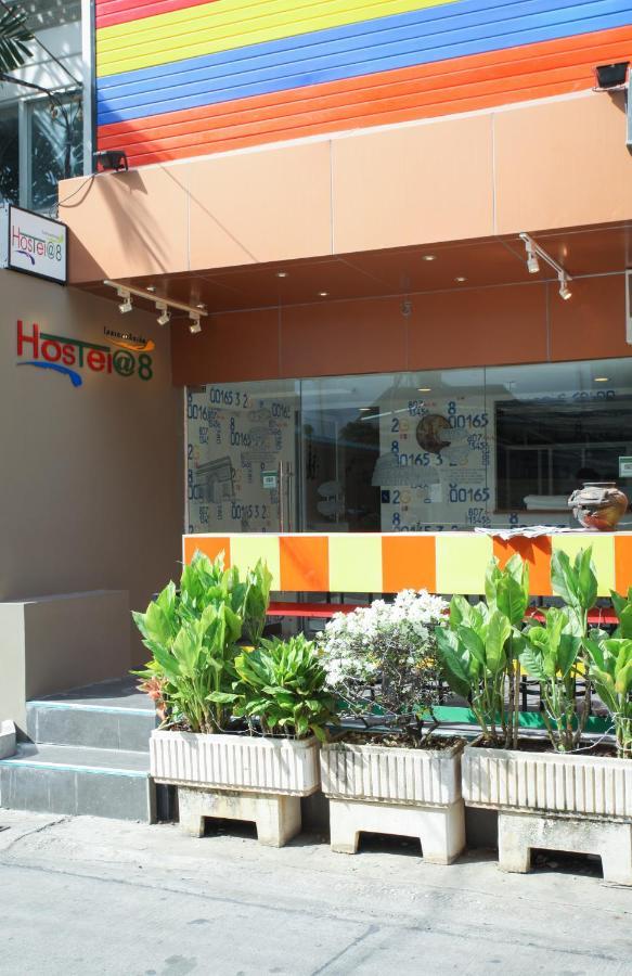 Hostel 8 Sukhumvit Soi 8 Bangkok Esterno foto