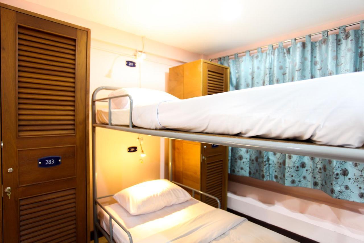 Hostel 8 Sukhumvit Soi 8 Bangkok Esterno foto
